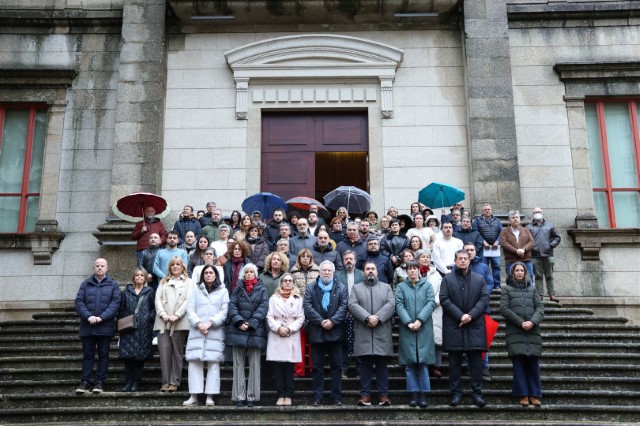Minuto de silencio contra a violencia machista no Parlamento, logo do asasinato dunha muller en Mos